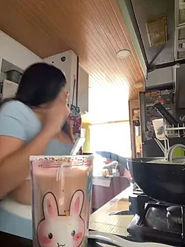 Veronica Wins  online show from April 8, 2026, 5:25 pm