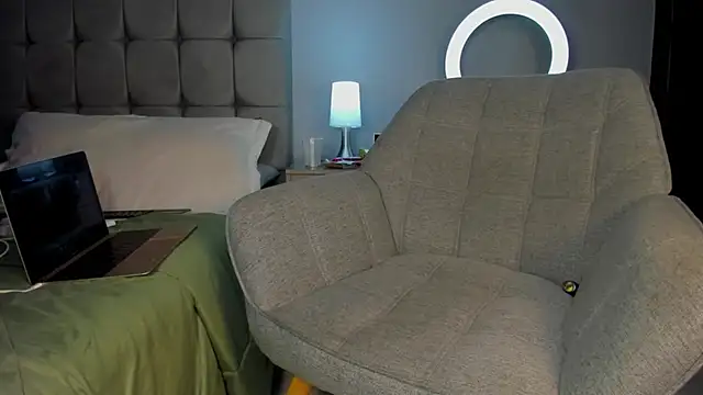 Imm paul  online show from April 12, 2026, 11:52 pm