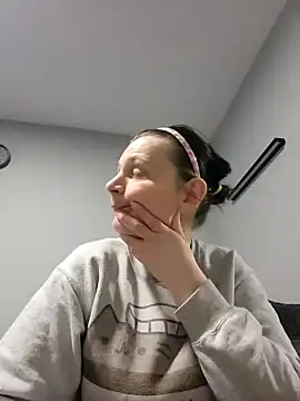 Snapshot of roksa2026 chatting on February 25, 2026, 6:19 pm roksa2026 online show from February 25, 2026, 6:19 pm