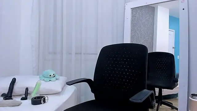 ViictoriiaSaenz online show from March 30, 2026, 4:58 am