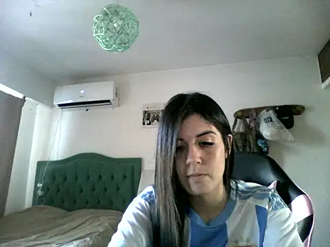 morocha8876 online show from January 13, 2026, 9:41 pm