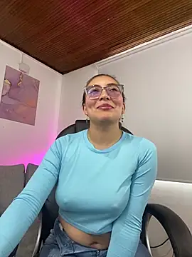 Snapshot of lianaa__ chatting on February 11, 2026, 1:55 pm lianaa online show from February 11, 2026, 1:55 pm