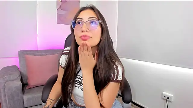 Snapshot of lianaa__ chatting on February 24, 2026, 2:18 pm lianaa online show from February 24, 2026, 2:18 pm