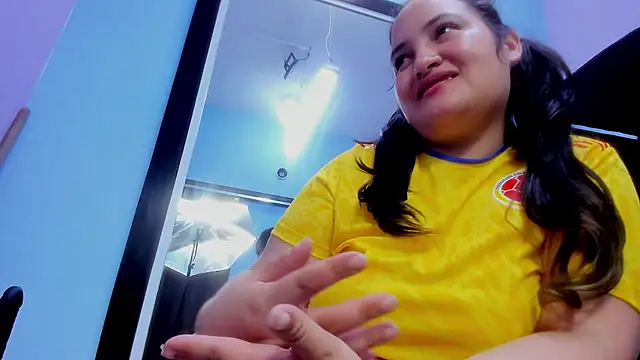 Snapshot of MiaRouss69 chatting on April 25, 2026, 9:45 am MiaRouss69 online show from April 25, 2026, 9:45 am