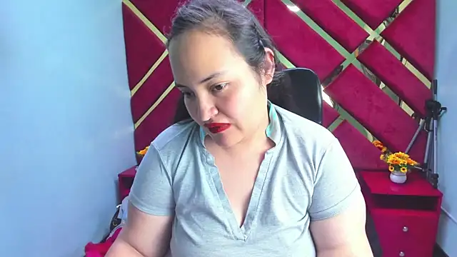 MiaRouss69 online show from February 15, 2026, 11:25 pm