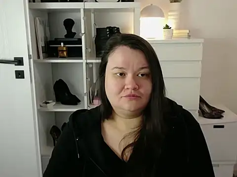 Snapshot of HollyDanceSoul chatting on April 9, 2026, 6:30 am HollyDanceSoul online show from April 9, 2026, 6:30 am