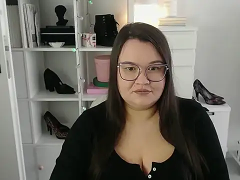 Snapshot of HollyDanceSoul chatting on March 5, 2026, 2:35 pm HollyDanceSoul online show from March 5, 2026, 2:35 pm