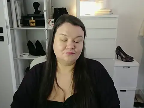 Snapshot of HollyDanceSoul chatting on March 18, 2026, 7:33 am HollyDanceSoul online show from March 18, 2026, 7:33 am