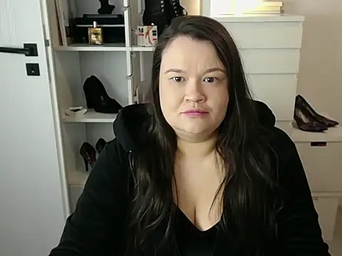 Snapshot of HollyDanceSoul chatting on April 3, 2026, 4:19 am HollyDanceSoul online show from April 3, 2026, 4:19 am