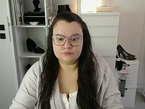 Snapshot of HollyDanceSoul chatting on March 9, 2026, 7:23 am HollyDanceSoul online show from March 9, 2026, 7:23 am