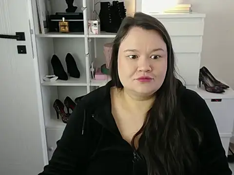 Snapshot of HollyDanceSoul chatting on March 28, 2026, 7:20 am HollyDanceSoul online show from March 28, 2026, 7:20 am