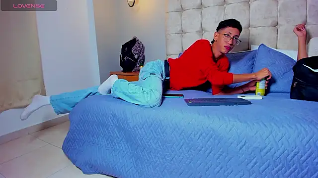 twink royale18 online show from February 3, 2026, 5:40 pm