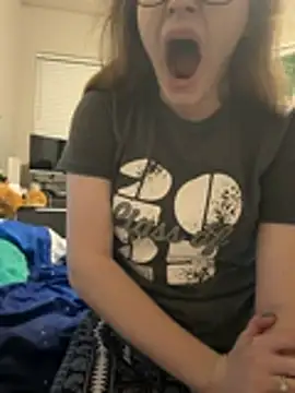 julia4thewin online show from April 24, 2026, 2:35 am