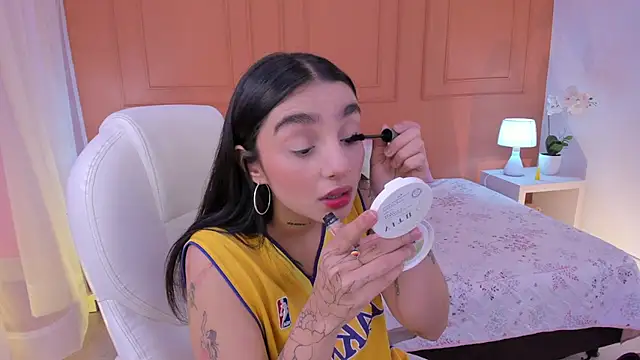 Abriil cutee online show from May 6, 2026, 1:59 pm
