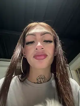 lizz lunna online show from May 27, 2026, 2:19 am