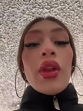 lizz lunna online show from May 4, 2026, 6:11 pm