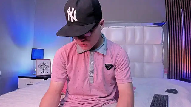 Snapshot of Roger_And_Ramona chatting on February 13, 2026, 12:27 pm Roger And Ramona online show from February 13, 2026, 12:27 pm