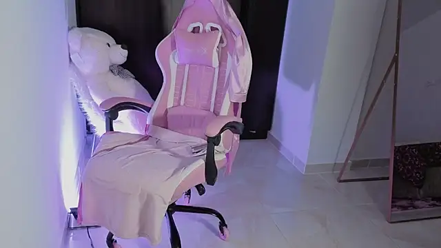 Snapshot of simpson_alice chatting on March 20, 2026, 12:44 am simpson alice online show from March 20, 2026, 12:44 am