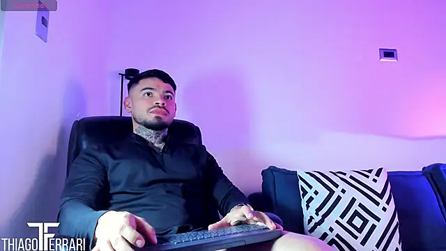 thiago ferrari  online show from April 26, 2026, 12:41 am