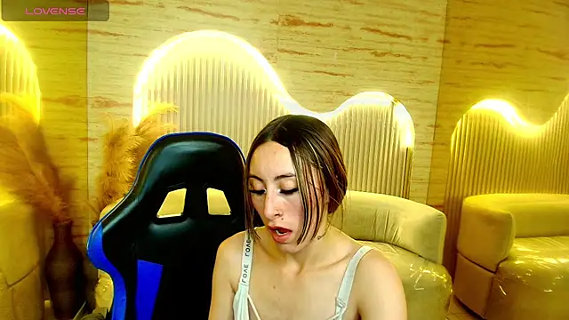 katalina r  online show from May 9, 2026, 8:01 pm