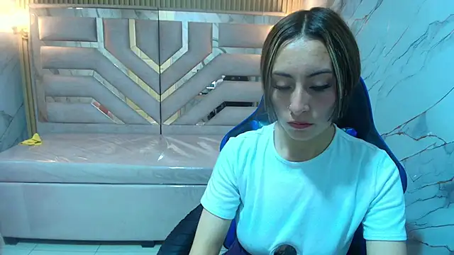 katalina r  online show from March 5, 2026, 8:16 pm