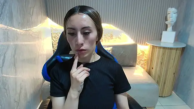 Snapshot of katalina_r_ chatting on February 19, 2026, 3:25 am katalina r online show from February 19, 2026, 3:25 am