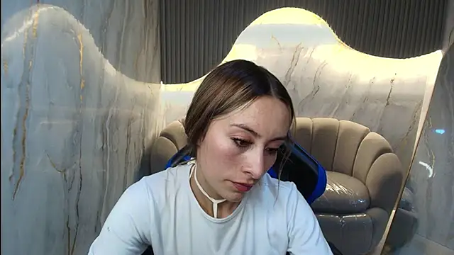 Snapshot of katalina_r_ chatting on February 24, 2026, 3:18 am katalina r online show from February 24, 2026, 3:18 am