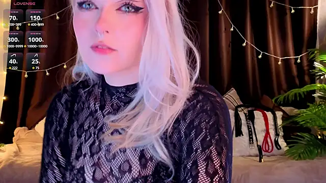 ShyniAlice online show from May 25, 2026, 3:50 am