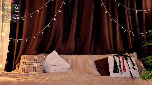 ShyniAlice online show from May 24, 2026, 3:39 am