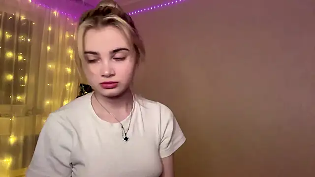 KariJarecke online show from January 14, 2026, 1:04 pm