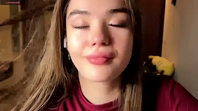 Snapshot of LubaSeirers chatting on April 11, 2026, 3:16 pm LubaSeirers online show from April 11, 2026, 3:16 pm