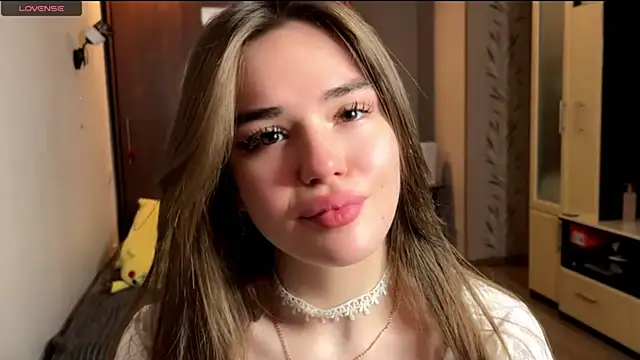 Snapshot of LubaSeirers chatting on April 15, 2026, 3:27 pm LubaSeirers online show from April 15, 2026, 3:27 pm