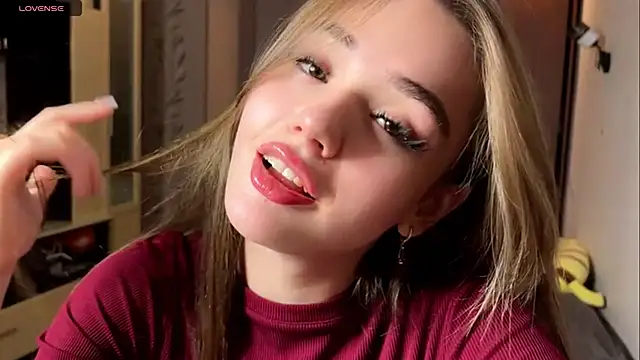 Snapshot of LubaSeirers chatting on April 8, 2026, 3:24 pm LubaSeirers online show from April 8, 2026, 3:24 pm