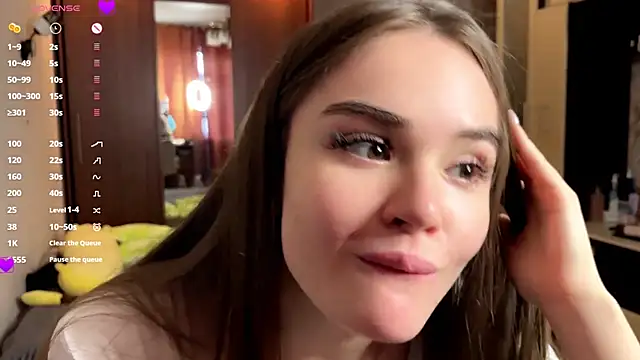 Snapshot of LubaSeirers chatting on April 13, 2026, 3:27 pm LubaSeirers online show from April 13, 2026, 3:27 pm