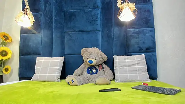 Laura Miller1 online show from April 14, 2026, 8:58 pm