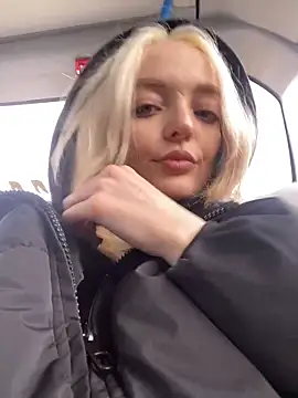 Snapshot of aka_Blonde chatting on April 16, 2026, 6:47 am aka Blonde online show from April 16, 2026, 6:47 am