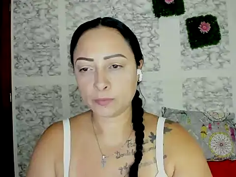 XXXStephanie XXX online show from May 19, 2026, 10:06 pm