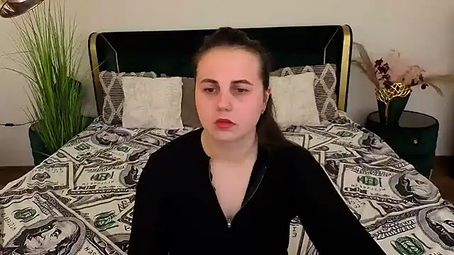 MikaFoxy online show from April 22, 2026, 5:36 am
