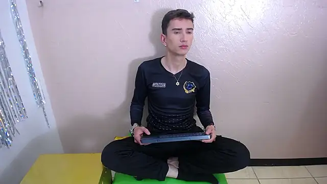 Iam Smith  online show from February 27, 2026, 10:31 pm