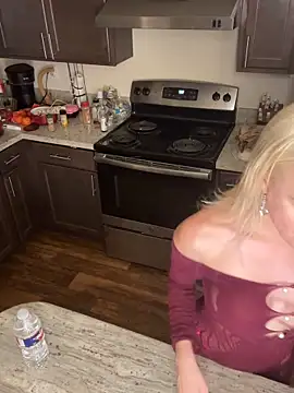 blondebunny999 999 online show from May 7, 2026, 1:32 am