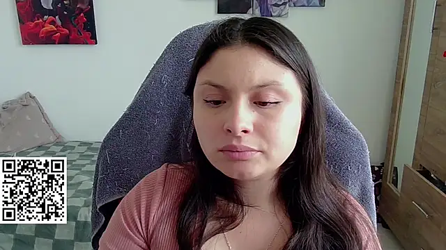 yessica gomez01 online show from March 18, 2026, 8:43 pm