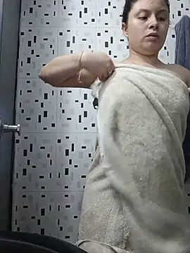 yessica gomez01 online show from May 17, 2026, 7:58 pm
