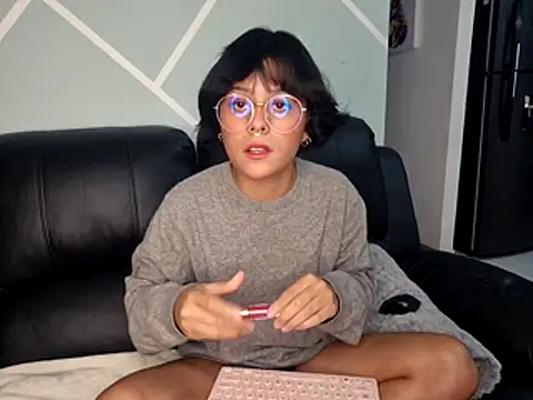 Snapshot of Yumicoco_ chatting on February 5, 2026, 3:35 am Yumicoco online show from February 5, 2026, 3:35 am