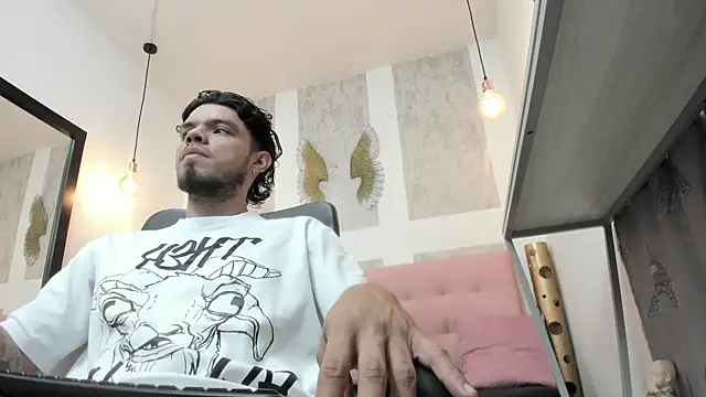 Snapshot of Enzo_Turner chatting on January 11, 2026, 3:35 am Enzo Turner online show from January 11, 2026, 3:35 am