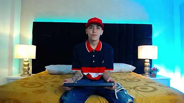 Snapshot of Raven_Cox chatting on January 11, 2026, 5:14 am Raven Cox online show from January 11, 2026, 5:14 am