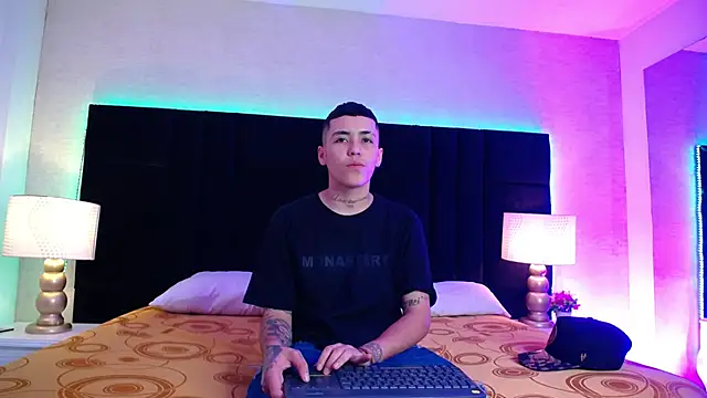 Snapshot of Raven_Cox chatting on January 13, 2026, 4:49 am Raven Cox online show from January 13, 2026, 4:49 am