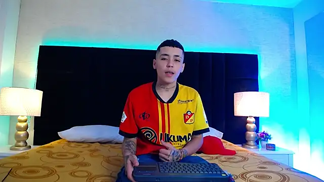 Snapshot of Raven_Cox chatting on January 12, 2026, 5:25 am Raven Cox online show from January 12, 2026, 5:25 am