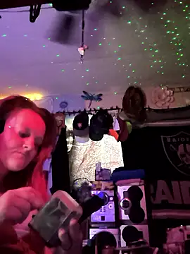 Snapshot of DisireAfterDark chatting on February 4, 2026, 8:15 pm DisireAfterDark online show from February 4, 2026, 8:15 pm