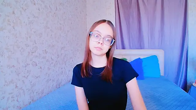 LolliStrawberry online show from April 1, 2026, 7:53 am