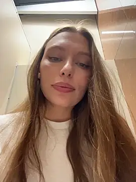 Snapshot of LeiaMood chatting on April 11, 2026, 7:45 am LeiaMood online show from April 11, 2026, 7:45 am